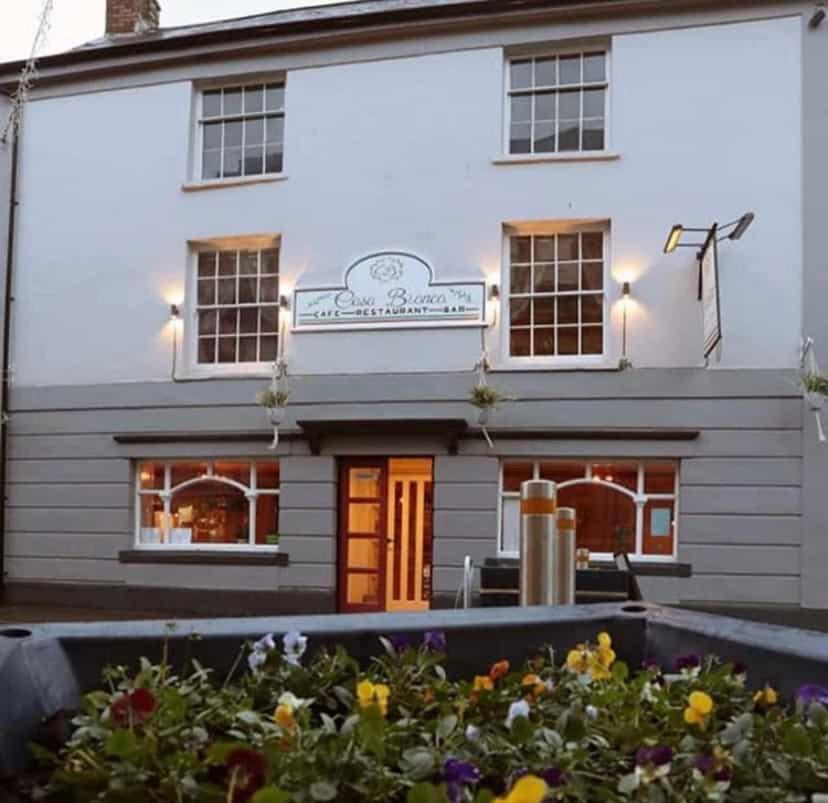 The Loft Apartment Abergavenny ภายนอก รูปภาพ